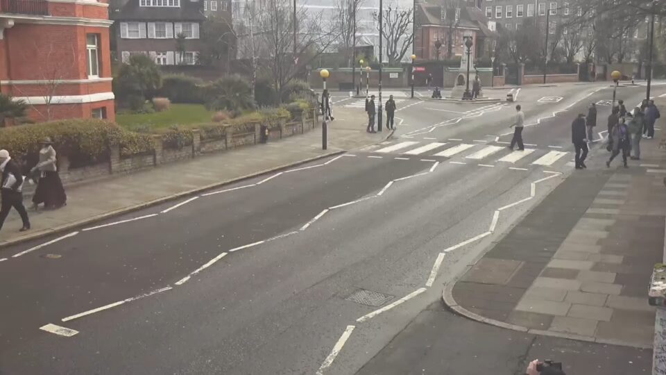 EarthCam Live_ Abbey Road Crossing (London, England)