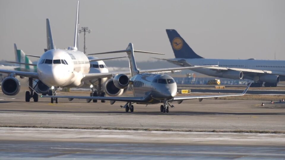 🔴Live Sunday Planespotting Frankfurt Airport 🫶🏻80.000 Subs.🎊LH438 A340-300 Sicherheitslandung🛬 0-11 screenshot