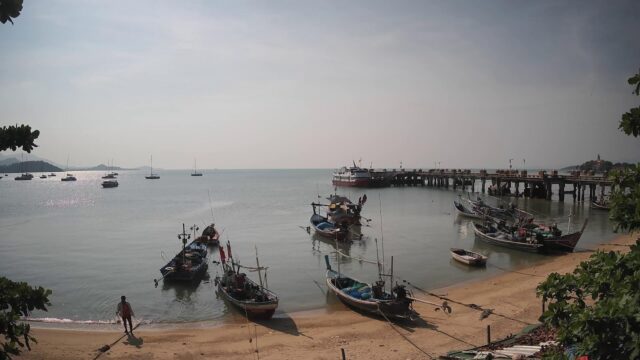 Floating Lotus Cam, Bangrak