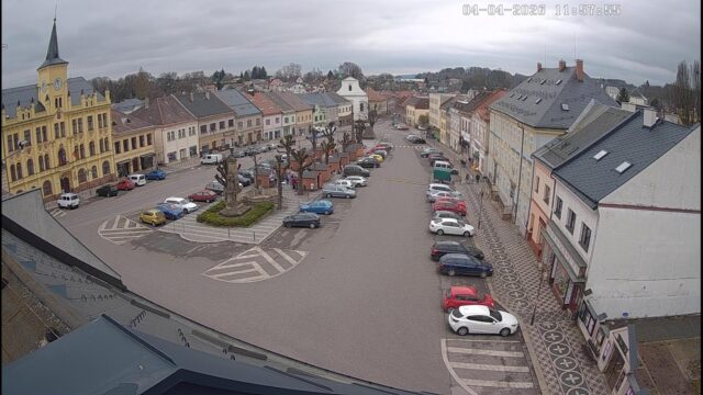 Hus Square, Lomnice nad Popelkou