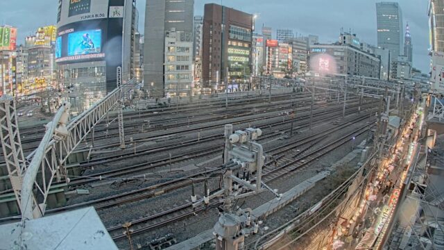 Tokyo Shinjuku JR Live